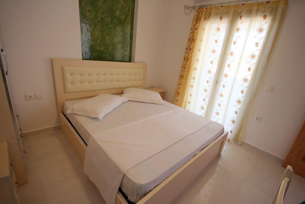 Mihal Suites Sarandë Exterior foto